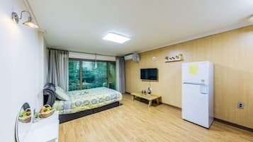 1 ๊ฐ์ ์นจ์ค