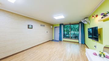 Room (103)