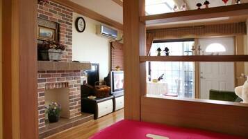 Room (103)