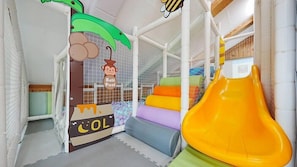 Kamar (Kids Private House)