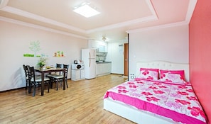Room (Hatsal Bada)