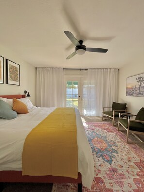 3 室のベッドルーム、セーフティボックス (室内)、デスク、アイロン / アイロン台