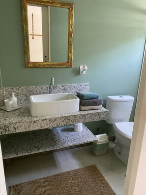 Dusche, Handtücher, Seife, Toilettenpapier