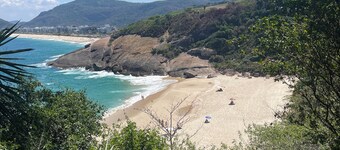 Casinha na natureza perto das praias