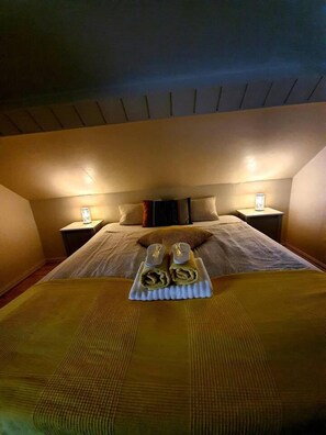 Apartemen | 3 kamar tidur, setrika/meja setrika, Wi-Fi gratis, dan seprai linen