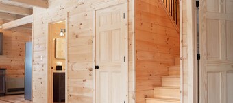 Modern Mountain Chalet! Hike, Ski, Swim, and Treasure Hunt!