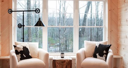 Modern Mountain Chalet! Hike, Ski, Swim, and Treasure Hunt!