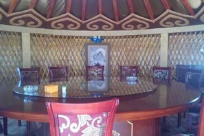 Restaurant - Ulan tuya hosts tribes in the helamuren steppe (Damao Banner)