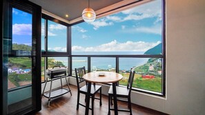 Room (102) - Geoje Beans Pension (Geoje)