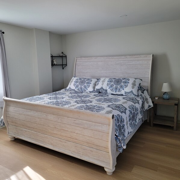 3 bedrooms, desk, free WiFi, bed sheets