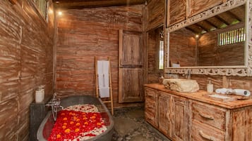 One Bedroom Pool Villa | Bathroom
