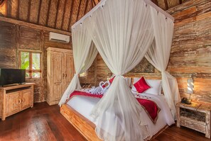 Luxe beddengoed, een minibar, een kluis op de kamer, een bureau