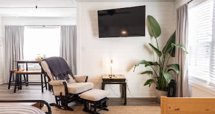 Quaint Carriage House - Minutes from Senoia and Trilith Studios.