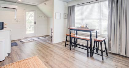 Quaint Carriage House - Minutes from Senoia and Trilith Studios.