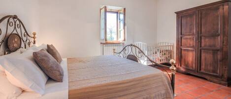 14 Schlafzimmer, Bügeleisen/Bügelbrett, WLAN, Bettwäsche