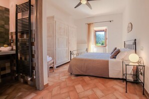 14 Schlafzimmer, Bügeleisen/Bügelbrett, WLAN, Bettwäsche