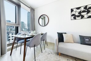 Dining room - Maison Privee - Sparkle Tower 1 (Dubai)