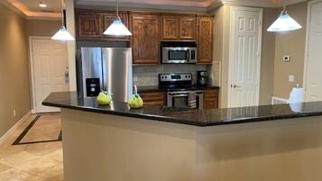 Kühlschrank, Ofen, Herdplatte, Geschirrspüler