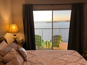 2 bedrooms, internet, bed sheets, wheelchair access