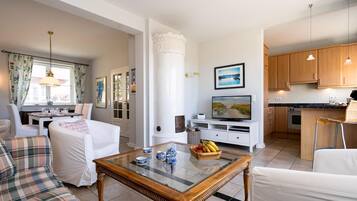 テレビ、DVD プレーヤー、ステレオ