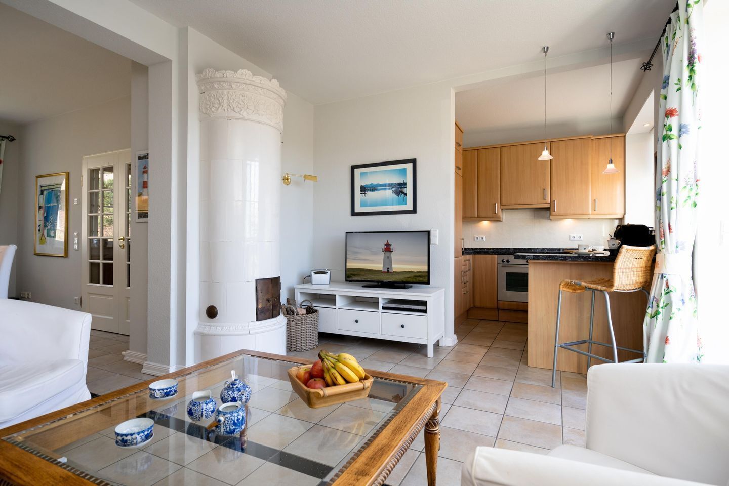 テレビ、DVD プレーヤー、ステレオ