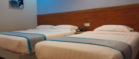 Deluxe Family | Meja kerja, tirai kedap cahaya, setrika/meja setrika, dan Wi-Fi gratis