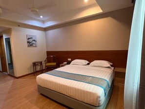 Desk, blackout drapes, iron/ironing board, free WiFi - TD CAPITAL HOTEL (Kota Kinabalu)