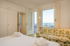 7 chambres, fer et planche à repasser, Wi-Fi, draps fournis
