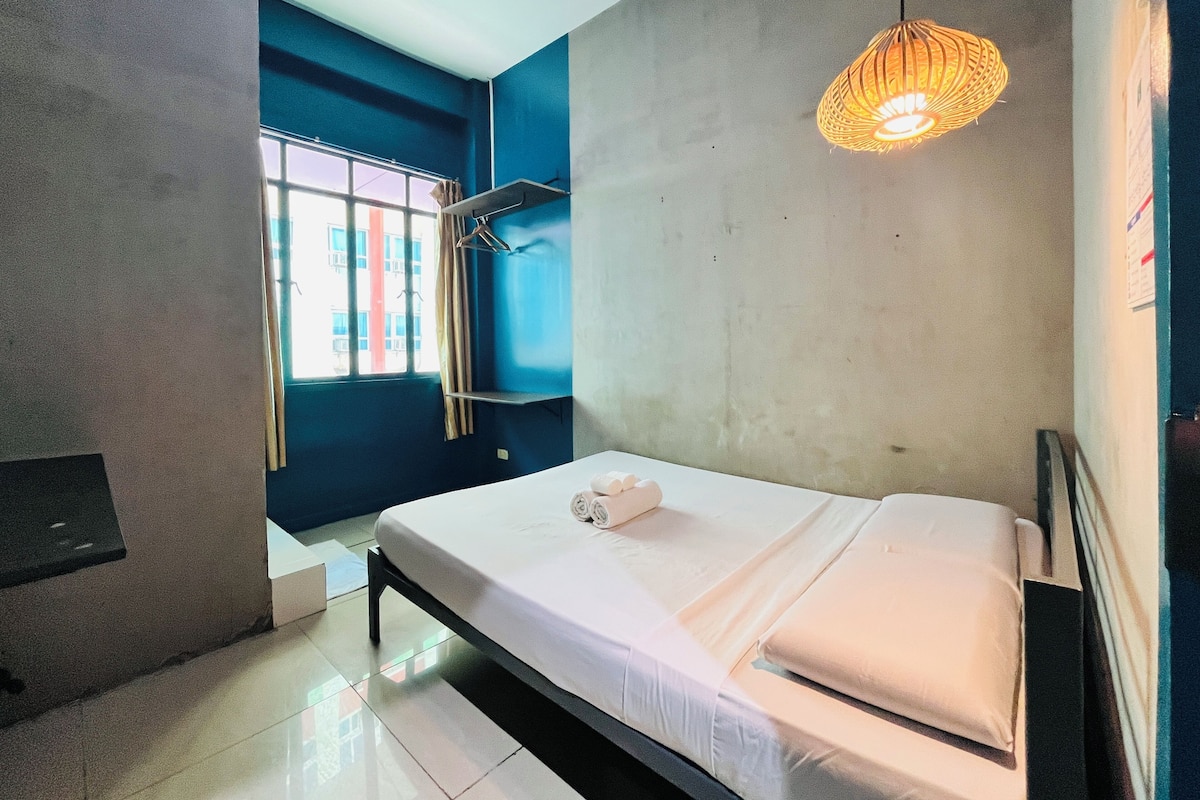 Economy Double Room, 1 Double Bed, Private Shower without Toilet | Desk, laptop workspace, free WiFi, bed sheets