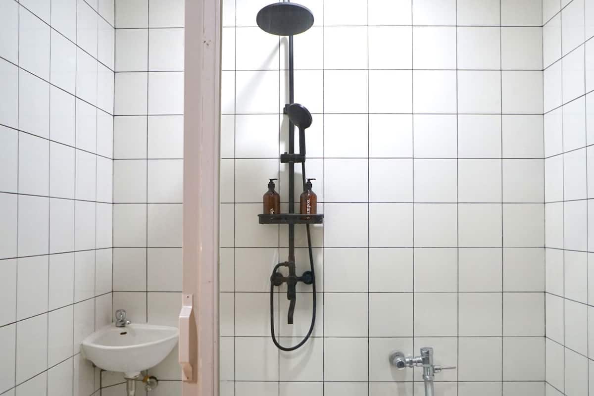 Bathroom | Towels, soap, shampoo, toilet paper
