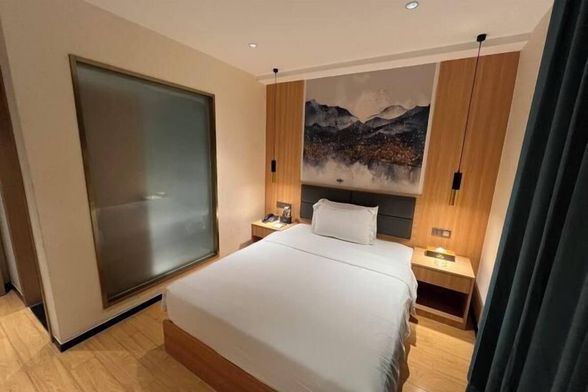 Desk, WiFi (free), bed sheets