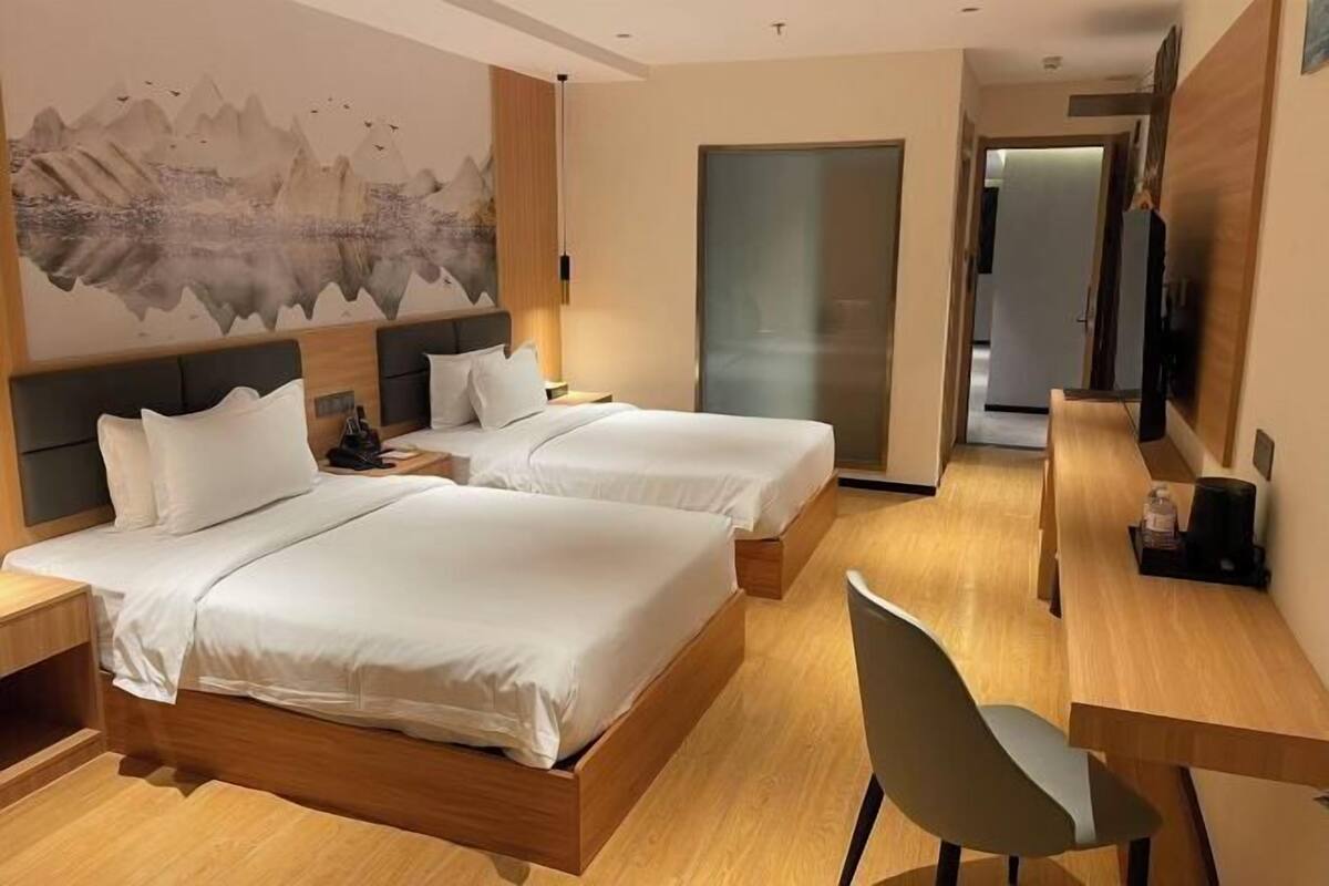 Desk, WiFi (free), bed sheets