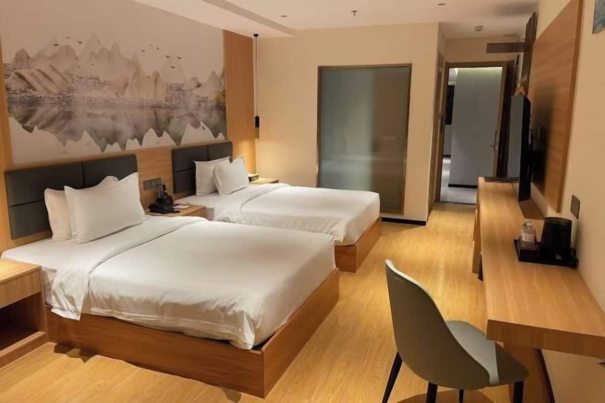 1 bedroom, desk, free WiFi, bed sheets