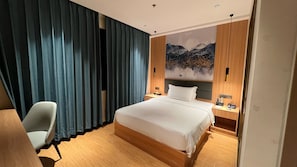 Standard Room | Desk, free WiFi, bed sheets - Jinjiang Star Hotel (Pasay)