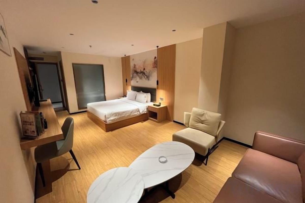 Desk, WiFi (free), bed sheets