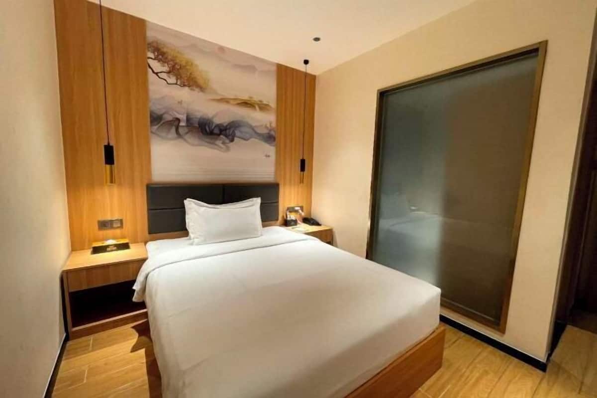 1 bedroom, desk, free WiFi, bed sheets