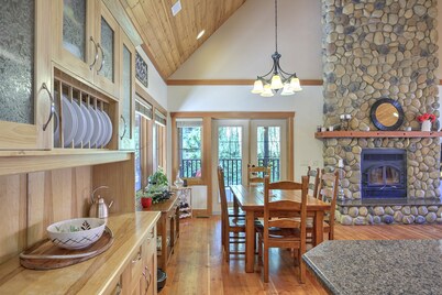 Blue Owl Villa - at Owl 's Head Mountain and minutes to the beach