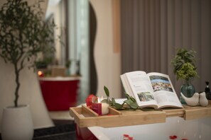 Khu vực ăn uống tại phòng