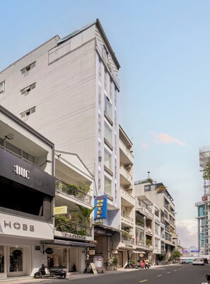 Exterior - Quy Hung Hotel Central (Ho Chi Minh City)