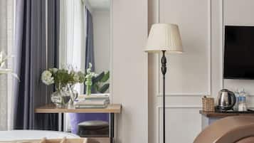 Dobbeltrom – deluxe, badekar, byutsikt | Sengetøy av topp kvalitet, minibar og skrivebord