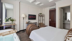 Ropa de cama de alta calidad, minibar y escritorio 