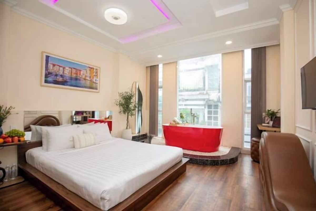 1 bedroom, premium bedding, minibar, desk