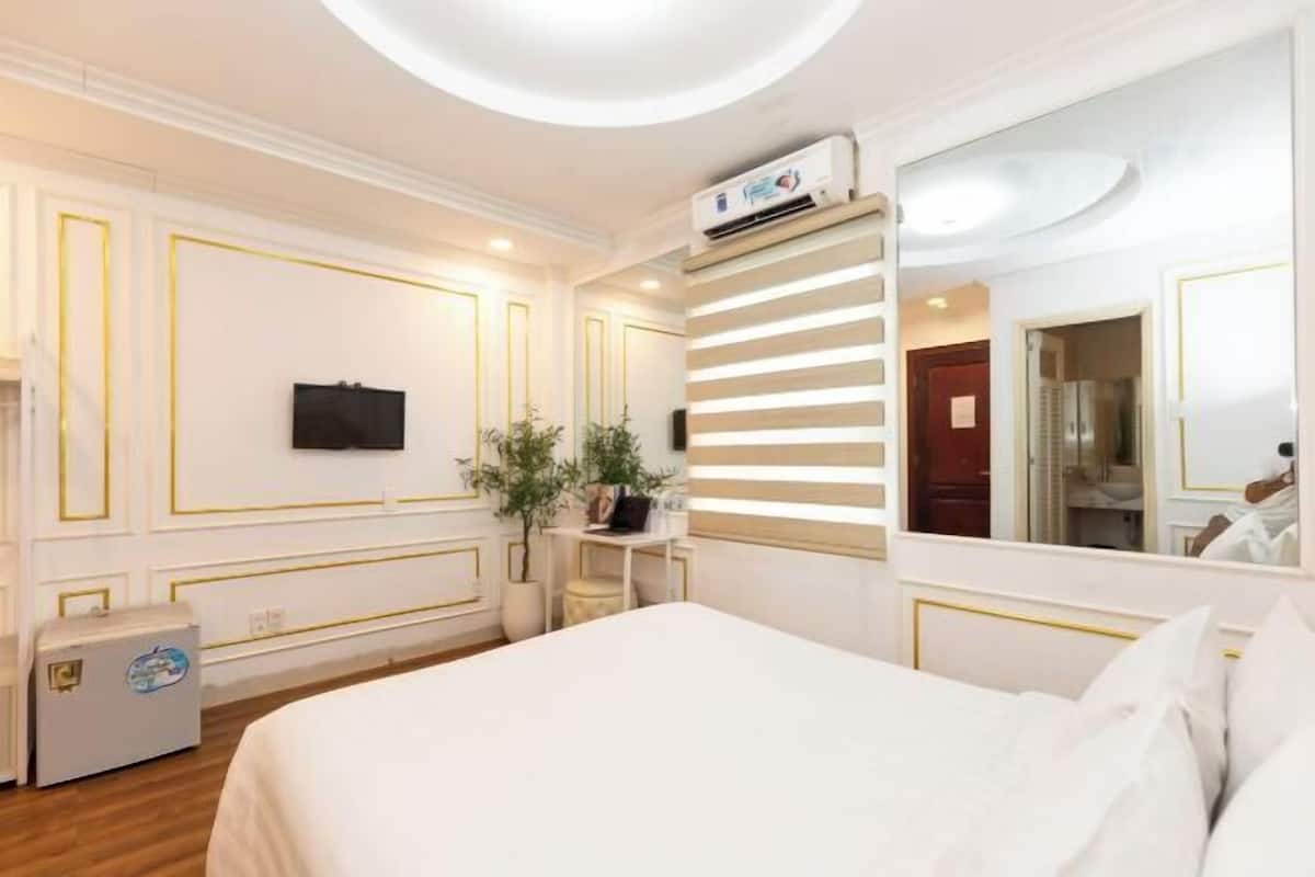 1 bedroom, premium bedding, minibar, desk
