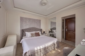 Quarto superior | Roupas de cama premium, frigobar, escrivaninha
