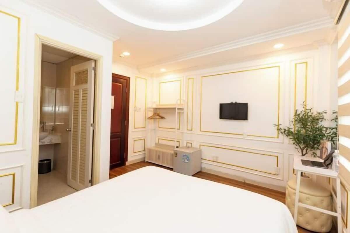 1 bedroom, premium bedding, minibar, desk