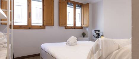 1 habitación, wifi y ropa de cama