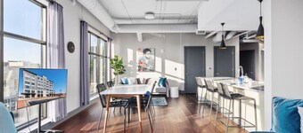 Cityscape Apartment w/ Terrace - Leonard Luxury Apartment