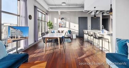 Cityscape Apartment w/ Terrace - Leonard Luxury Apartment