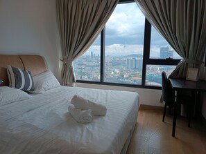 2 bedrooms, desk, WiFi, bed sheets - Luxury Family suites | Infinity Pool | City View | (Kuala Lumpur)