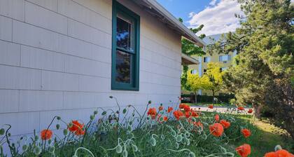 Off River Street Cottage is a cozy stay for travelers to beautiful Boise area.
